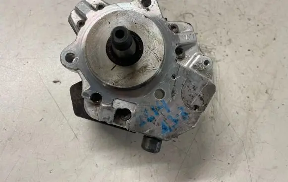 BMW 3 E90 E91 Fuel injection high pressure pump 7788670
