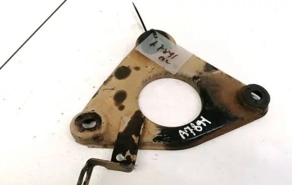 Nissan Primera Engine mounting bracket