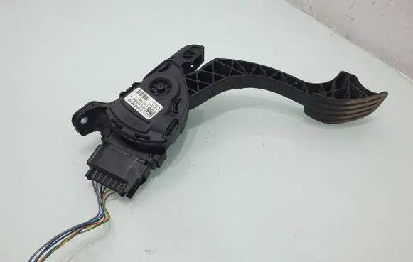 Ford Mondeo MK IV Accelerator throttle pedal 6G929F836RD