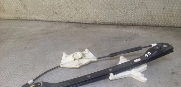 Volkswagen Golf Plus Rear window lifting mechanism without motor 