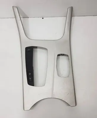 Radio/GPS head unit trim
