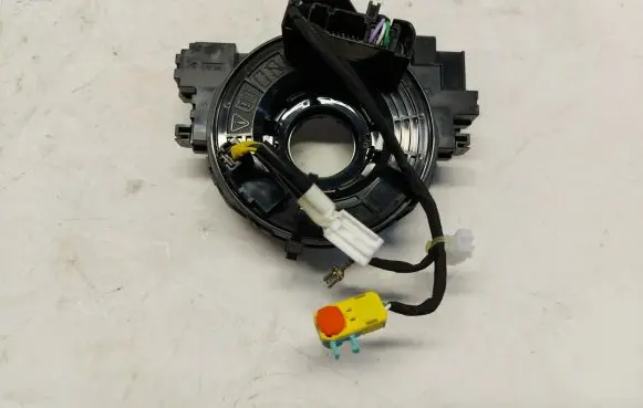 Toyota Yaris XP210 Airbag slip ring squib (SRS ring) k011075n356