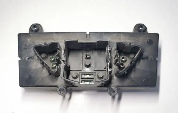 Mercedes-Benz CLS C219 Parking (PDC) sensor switch 2118216958 03751222