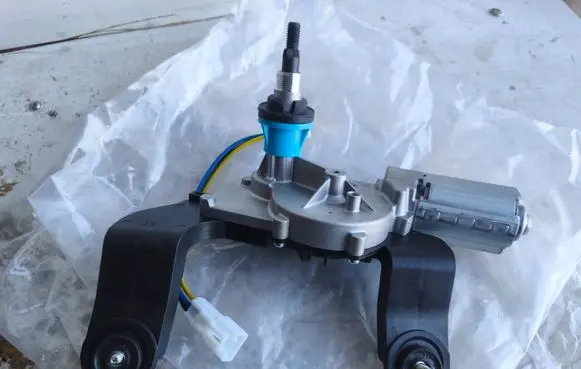 Hyundai Santa Fe Rear window wiper motor 987002W000