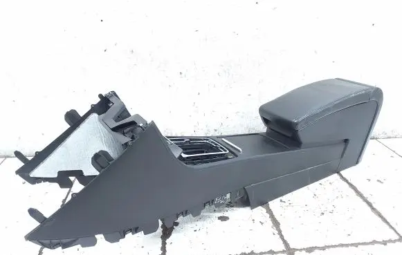 Volkswagen PASSAT B7 Center console 3AC863241D