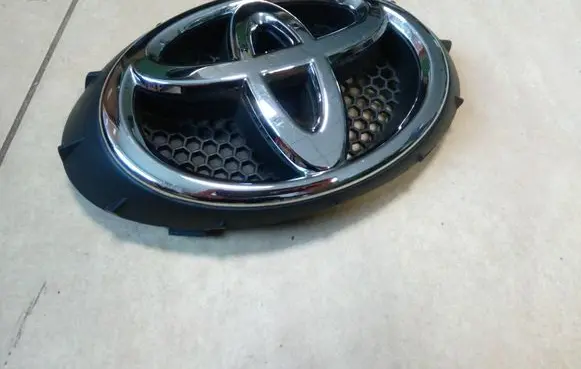 Toyota Aygo AB40 Manufacturer badge logo/emblem 753120H020 NE69186