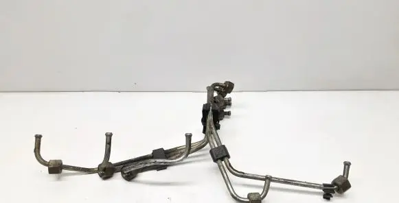 Volvo V70 Fuel injector supply line/pipe 