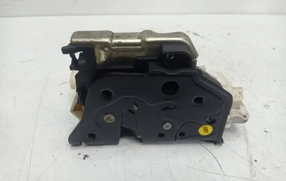 Audi A4 S4 B8 8K Rear door lock 8K0839015