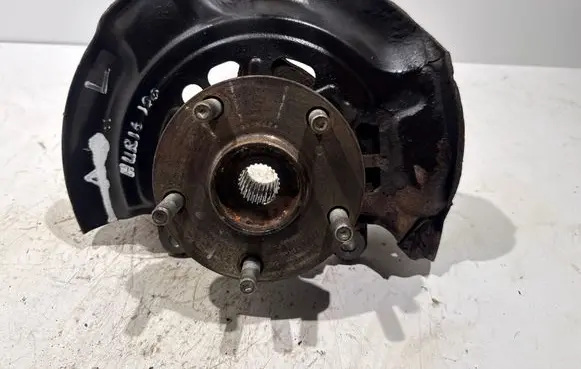 Toyota Auris E180 Front wheel hub
