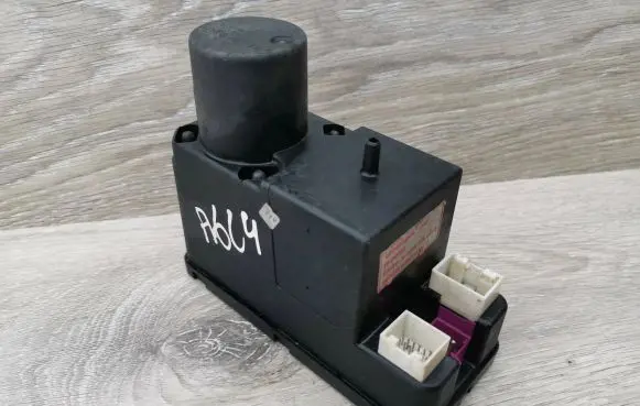 Audi A8 S8 D2 4D Central locking vacuum pump 4A0862257J 8TZ00652203