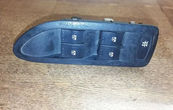 Renault Laguna II Electric window control switch NOCODE