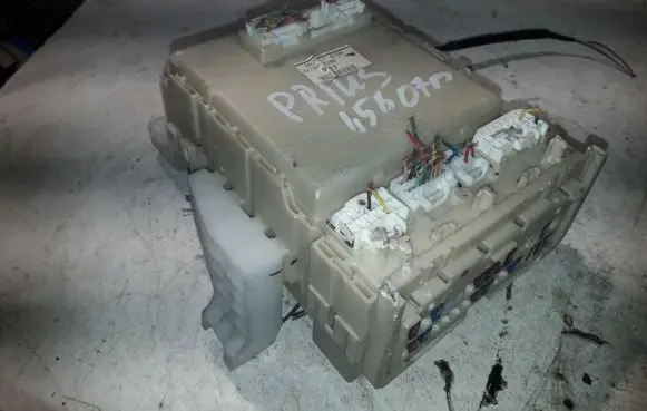 Toyota Prius (XW20) Fuse module 8273047290