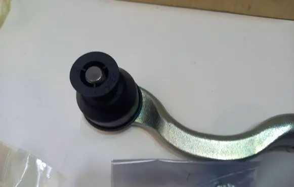 Mitsubishi L200 Steering tie rod end 4422A097 4422A096