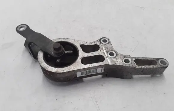 Volvo C70 Engine mount bracket