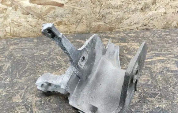 Mini One - Cooper R50 - 53 Gearbox mounting bracket 6765333
