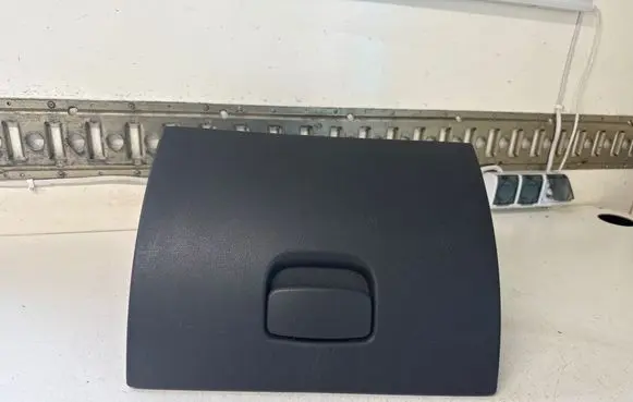 Renault Master III Glove box 685000045R