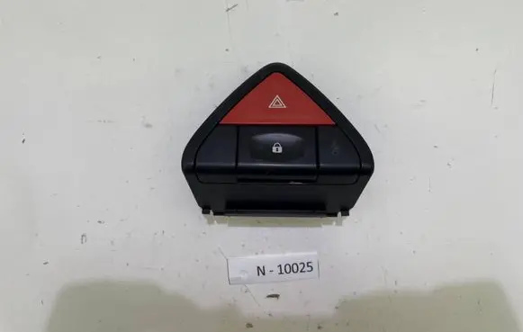 Renault Koleos I Hazard light switch
