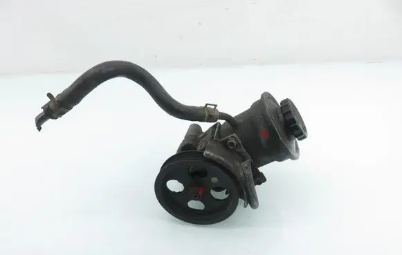 Toyota Avensis T220 Power steering pump 