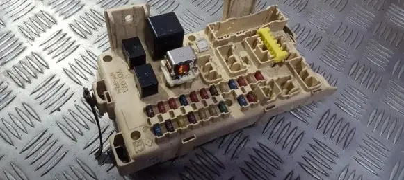 Toyota Avensis Verso Fuse box set 8922144050 89221-44050