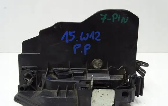 BMW X3 E83 Front door lock 7167072