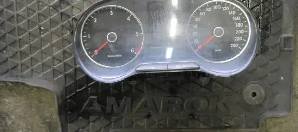 Volkswagen Amarok Speedometer (instrument cluster) 2H0920863C