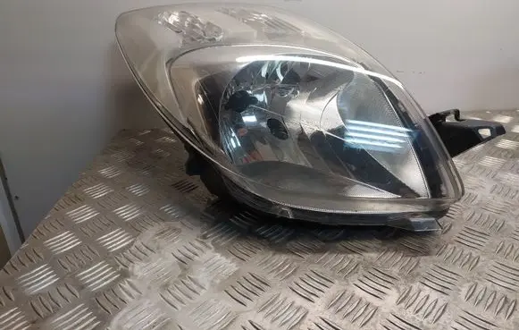 Toyota Yaris Headlight/headlamp 811100D120