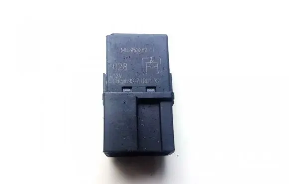 Volvo S40, V40 Other relay mb953382