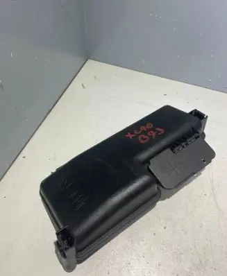 Volvo XC90 Fuse box cover 30728133