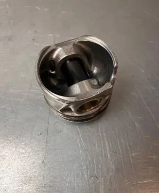 Volkswagen PASSAT B8 Piston 0812A