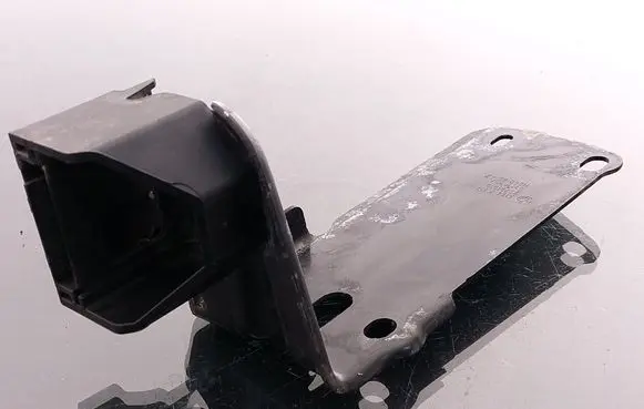 BMW 3 E90 E91 Radiator mount bracket 5164711781108