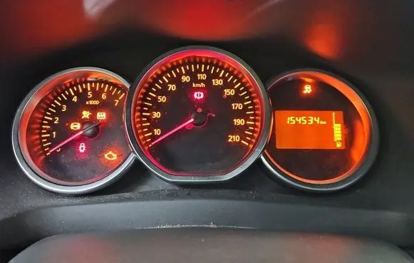 Speedometer (instrument cluster)