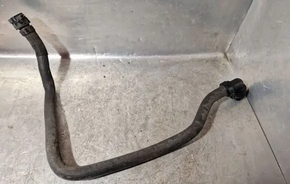 Coolant pipe/hose