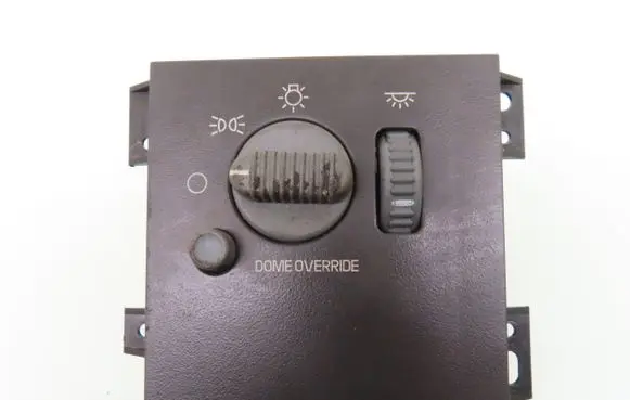 Chevrolet Blazer Light switch 15755955