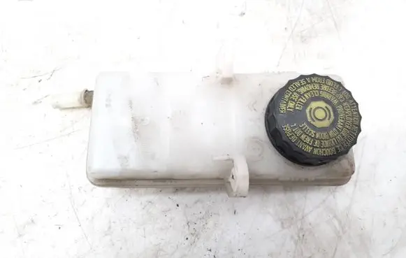 Brake fluid reservoir