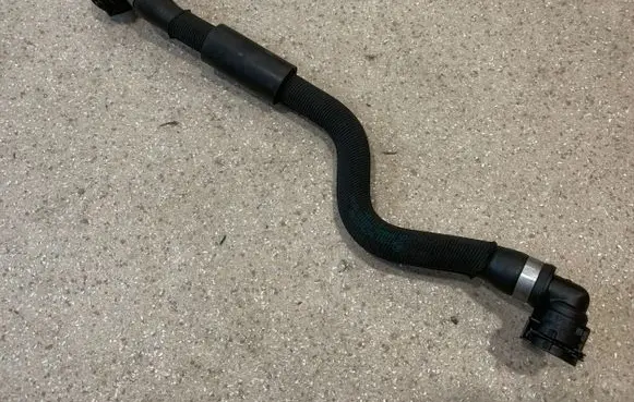 BMW 5 G30 G31 Engine coolant pipe/hose 8571595