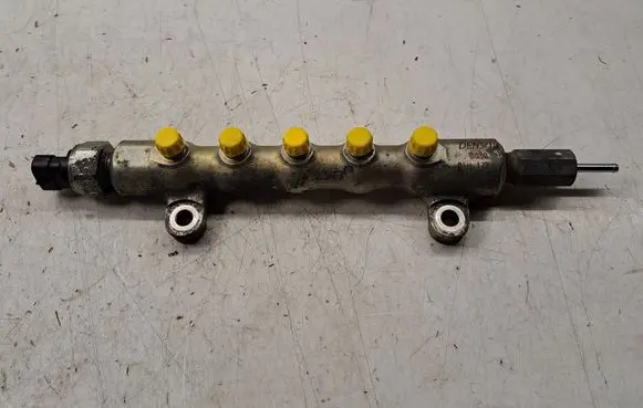Toyota Corolla Verso AR10 Fuel main line pipe 238100R010