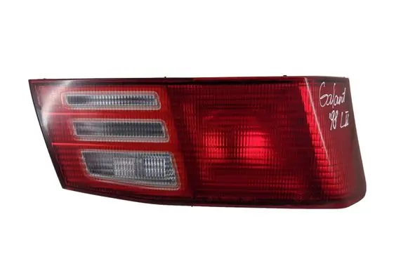 Tailgate rear/tail lights