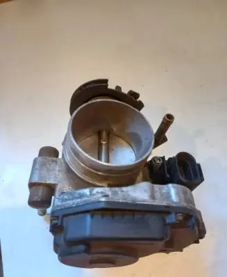 Volkswagen Golf III Throttle valve 037133064D 408231111008