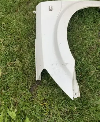 Nissan Quest Fender