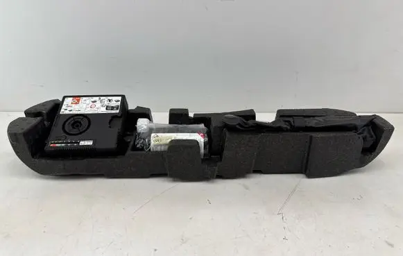 Audi A3 8Y Tool set 8Y5012109C