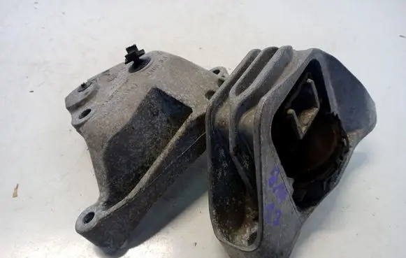 Nissan Qashqai Engine mount vacuum valve 112327345R