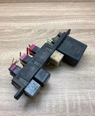 Volkswagen Golf IV Fuse module 8L0941822 141951253B