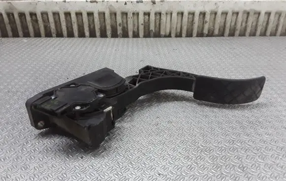 Volkswagen Golf IV Accelerator throttle pedal 1J1723503T