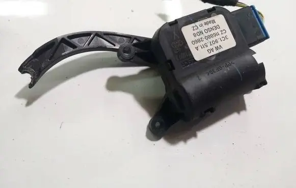 Volkswagen PASSAT CC Air flap motor/actuator 3C1907511A