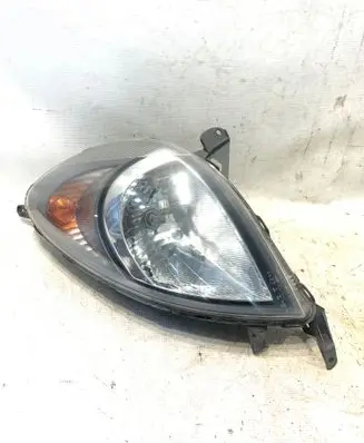 Toyota Yaris Headlight/headlamp 0498