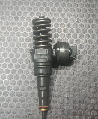 Audi A4 S4 B5 8D Fuel injector 045130073T