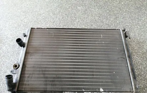 Renault Scenic I Coolant radiator 863322Z 7700425842C