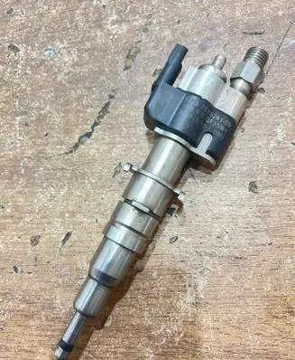 BMW 5 E60 E61 Fuel injector 7585261 10181010