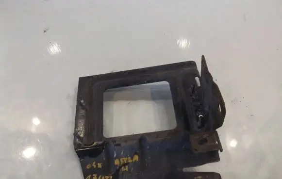 Opel Astra H Generator/alternator bracket 