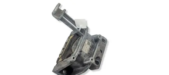 Volkswagen PASSAT B8 Engine mount bracket 3Q0199262J